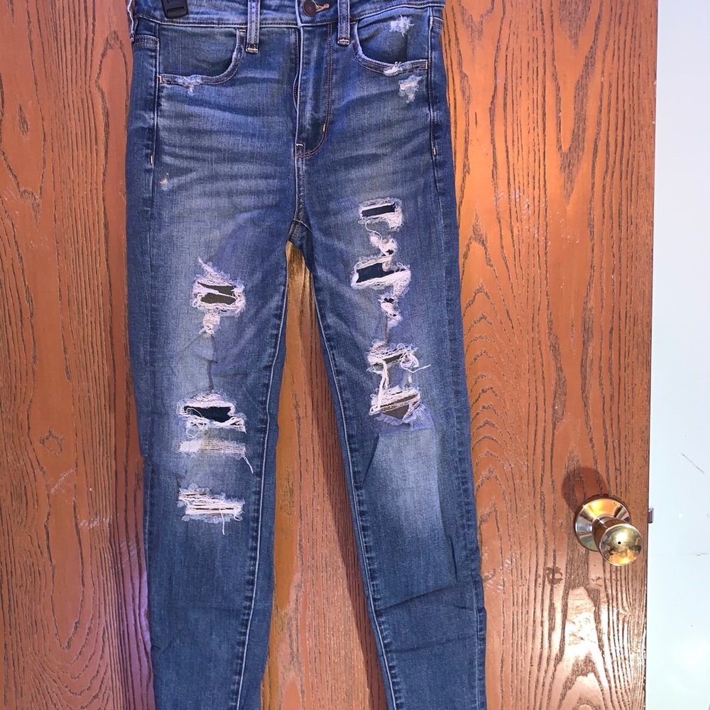 Very cute American Eagle ripped jeans